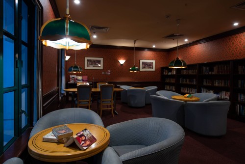 Reading Room:Provides daily Chinese & English newspapers and magazines